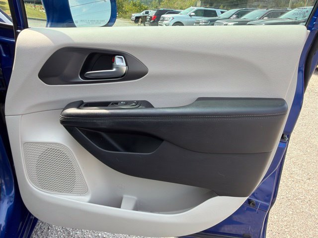 Used 2019 Chrysler Pacifica Limited FWD image 28