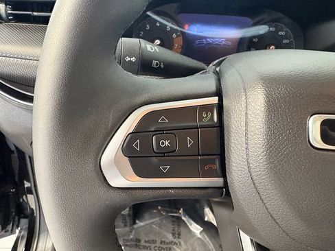 Used 2025 Jeep Compass Latitude w/ Convenience Group AWD/4WD image 9
