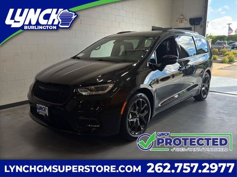 Used 2025 Chrysler Pacifica Limited FWD image 1