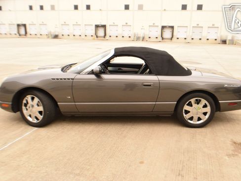 Used 2003 Ford Thunderbird image 12