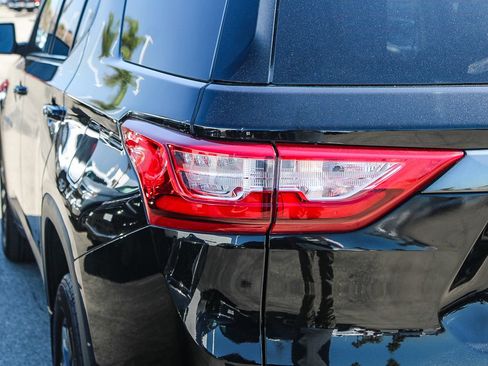 Used 2021 Chevrolet Traverse RS FWD image 7