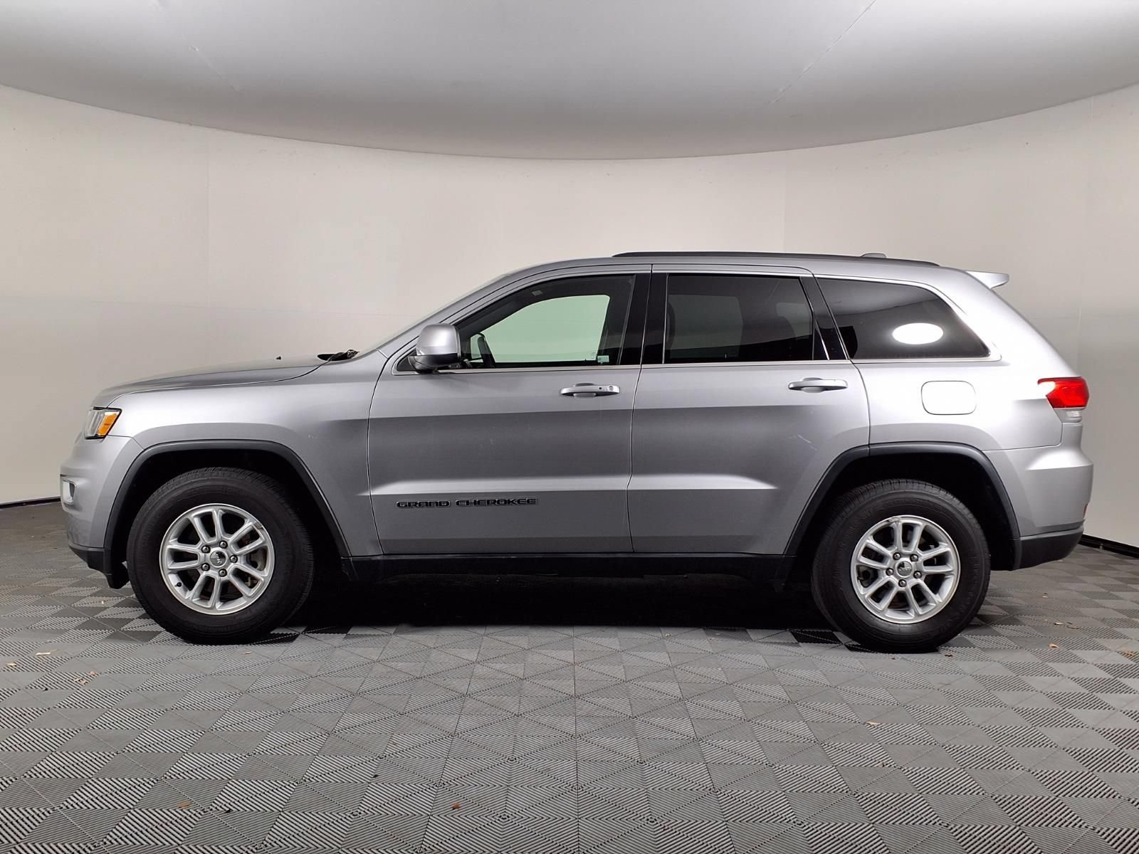 Used 2018 Jeep Grand Cherokee Laredo RWD image 4