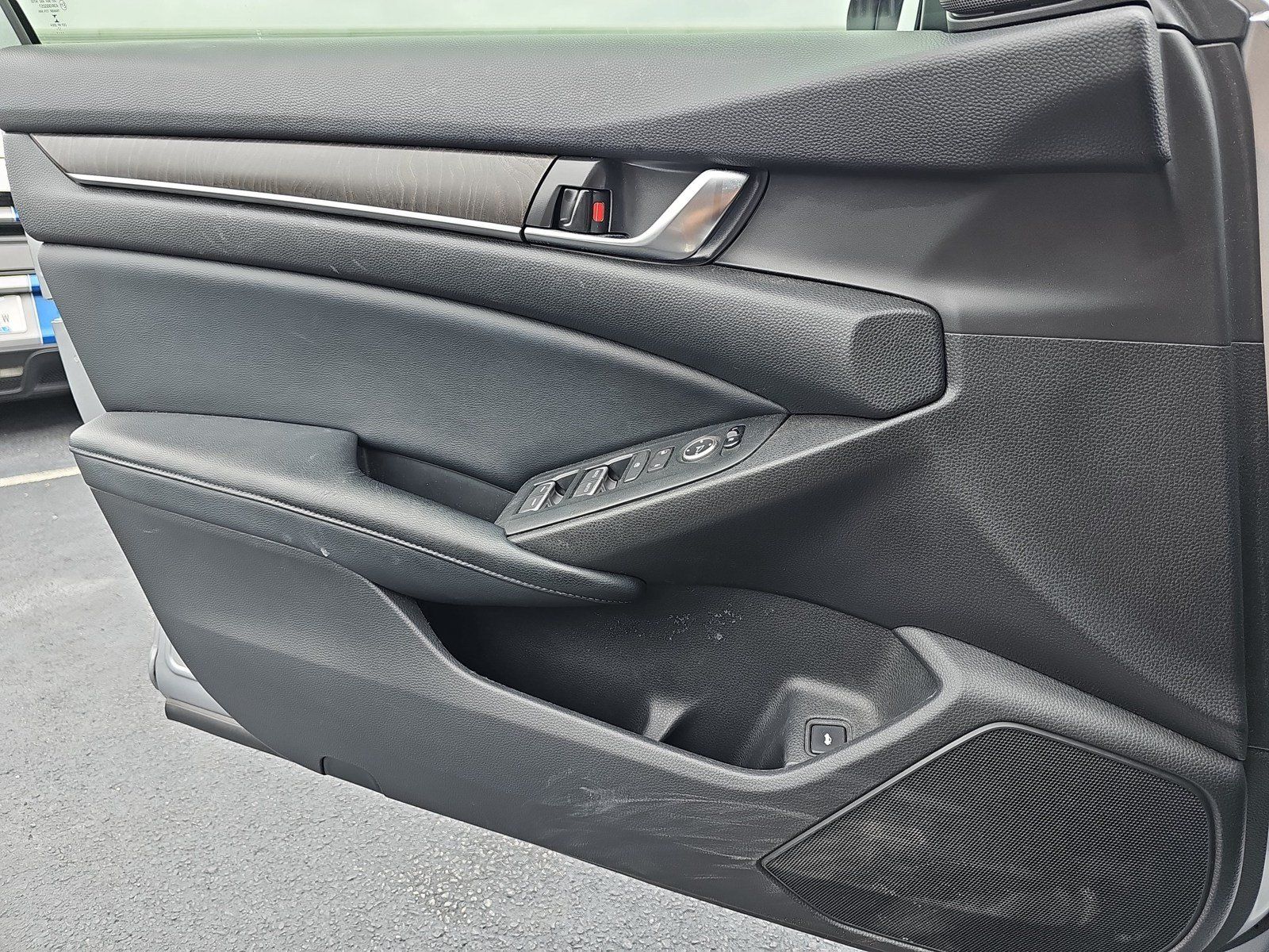 Used 2018 Honda Accord EX image 30