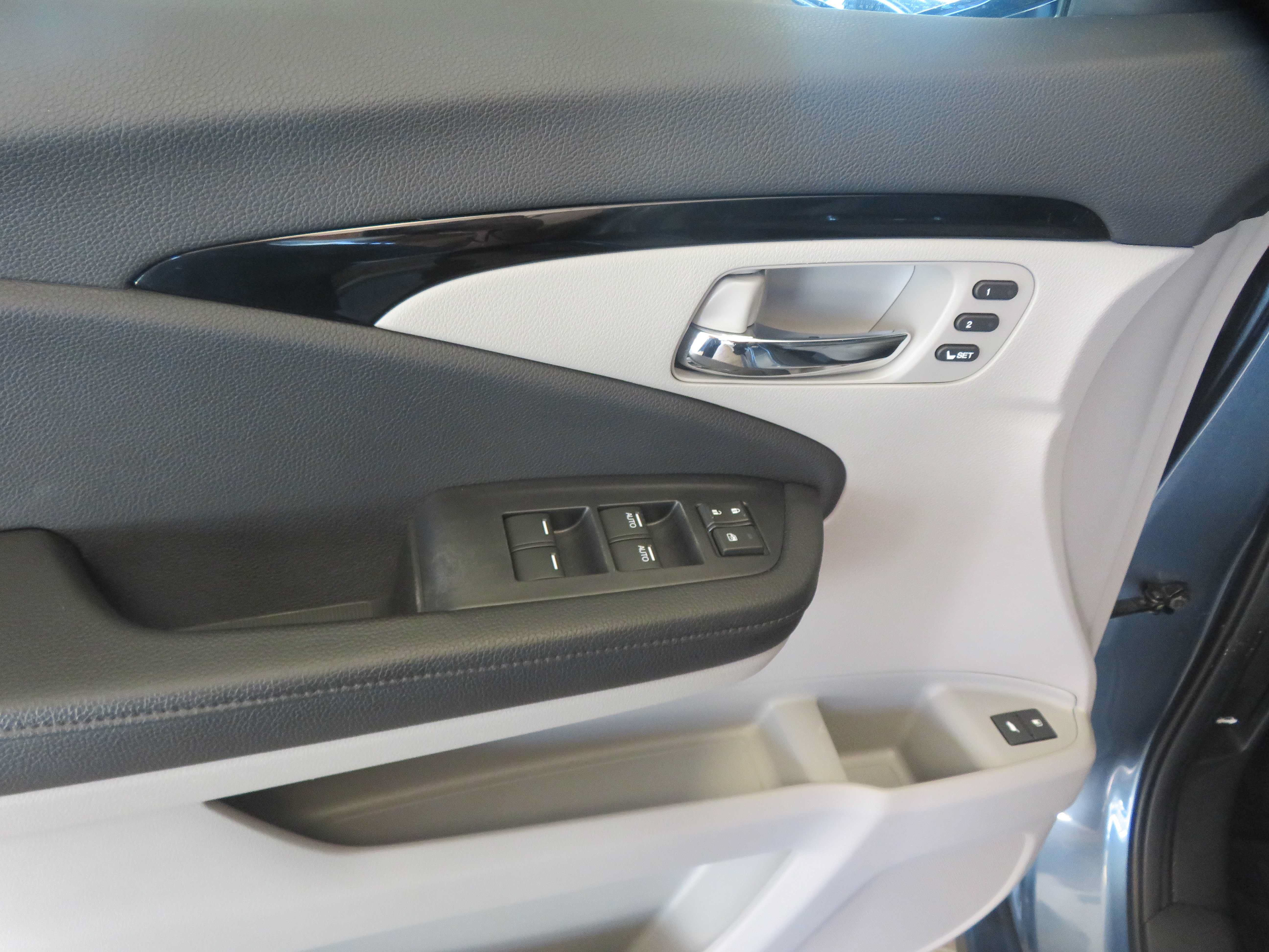 Used 2017 Honda Pilot Elite image 14