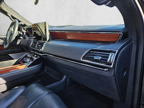 Used 2022 Lincoln Navigator Reserve image 24