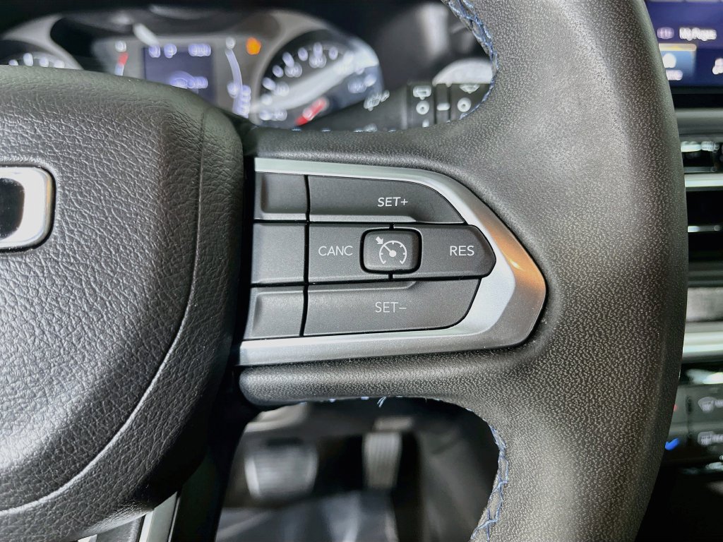 Used 2022 Jeep Compass Latitude FWD image 15
