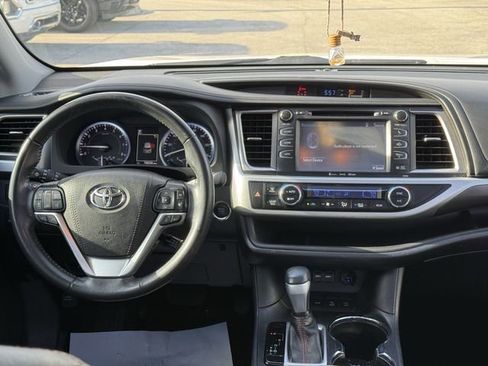 Used 2019 Toyota Highlander SE AWD/4WD image 21