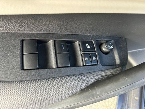 Used 2022 Toyota Corolla LE FWD image 17