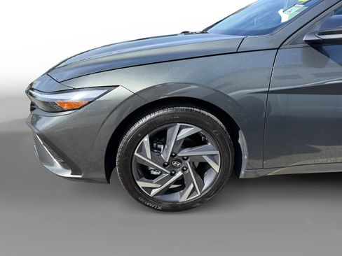 Certified 2025 Hyundai Elantra Sport image 9