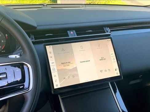 New 2026 Land Rover Range Rover Velar Dynamic SE image 6