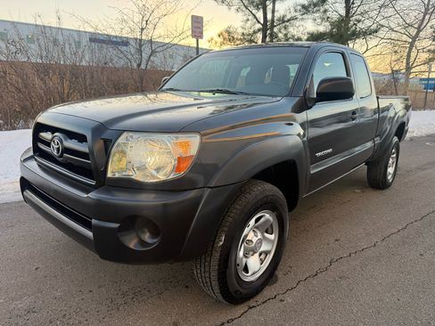 Used 2010 Toyota Tacoma 4x4 Access Cab V6 image 3