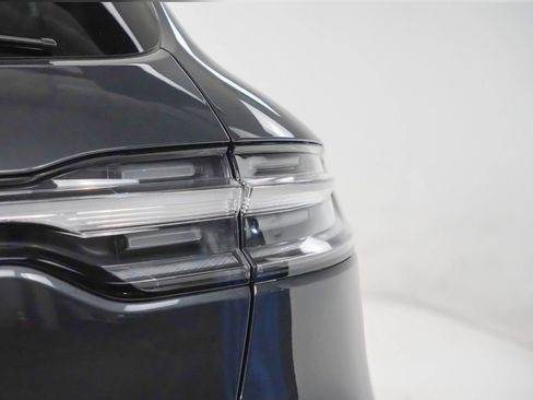 Certified 2026 Porsche Macan AWD/4WD image 12