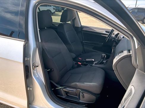 Used 2017 Volkswagen Golf S image 8