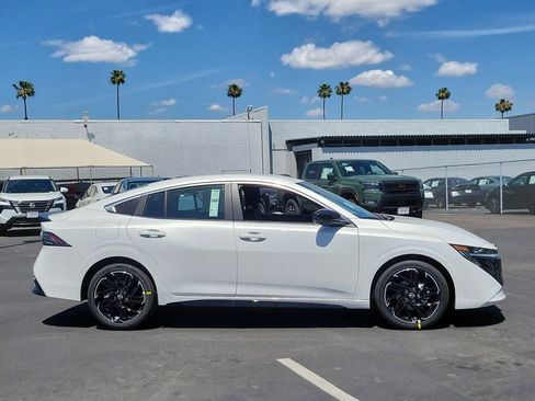 New 2026 Nissan Sentra SR w/ Floor Mat Package FWD image 20