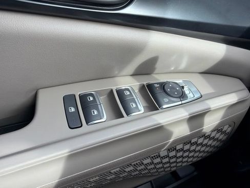 New 2026 Kia Carnival LX FWD image 25