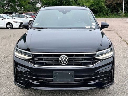 Used 2024 Volkswagen Tiguan SE R-Line AWD/4WD image 2