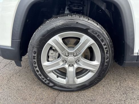 Used 2023 Jeep Compass Latitude image 12