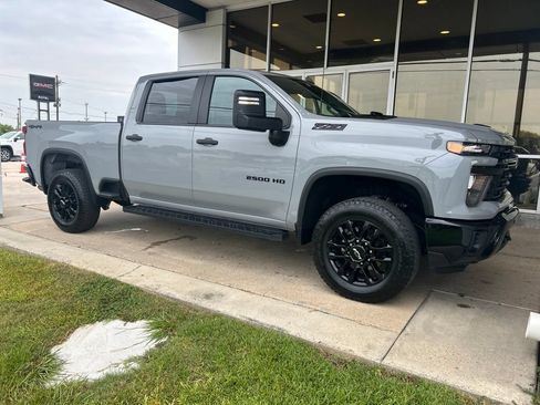 Used 2025 Chevrolet Silverado 2500 Custom w/ Custom Value Package AWD/4WD image 2