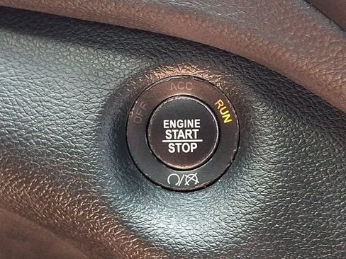 Certified 2019 Jeep Cherokee Latitude Plus w/ Cold Weather Group AWD/4WD image 27