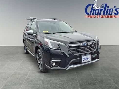 Used 2023 Subaru Forester Touring image 3