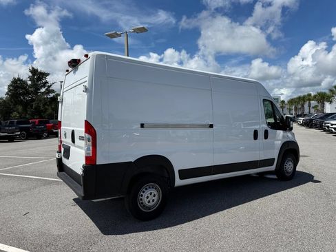 Used 2025 RAM ProMaster 2500 w/ Convenience Group FWD image 3