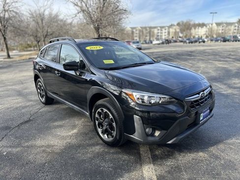 Used 2023 Subaru Crosstrek 2.0i Premium image 3