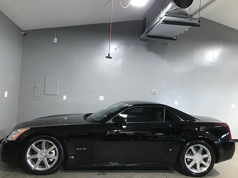 Used 2007 Cadillac XLR RWD image 12
