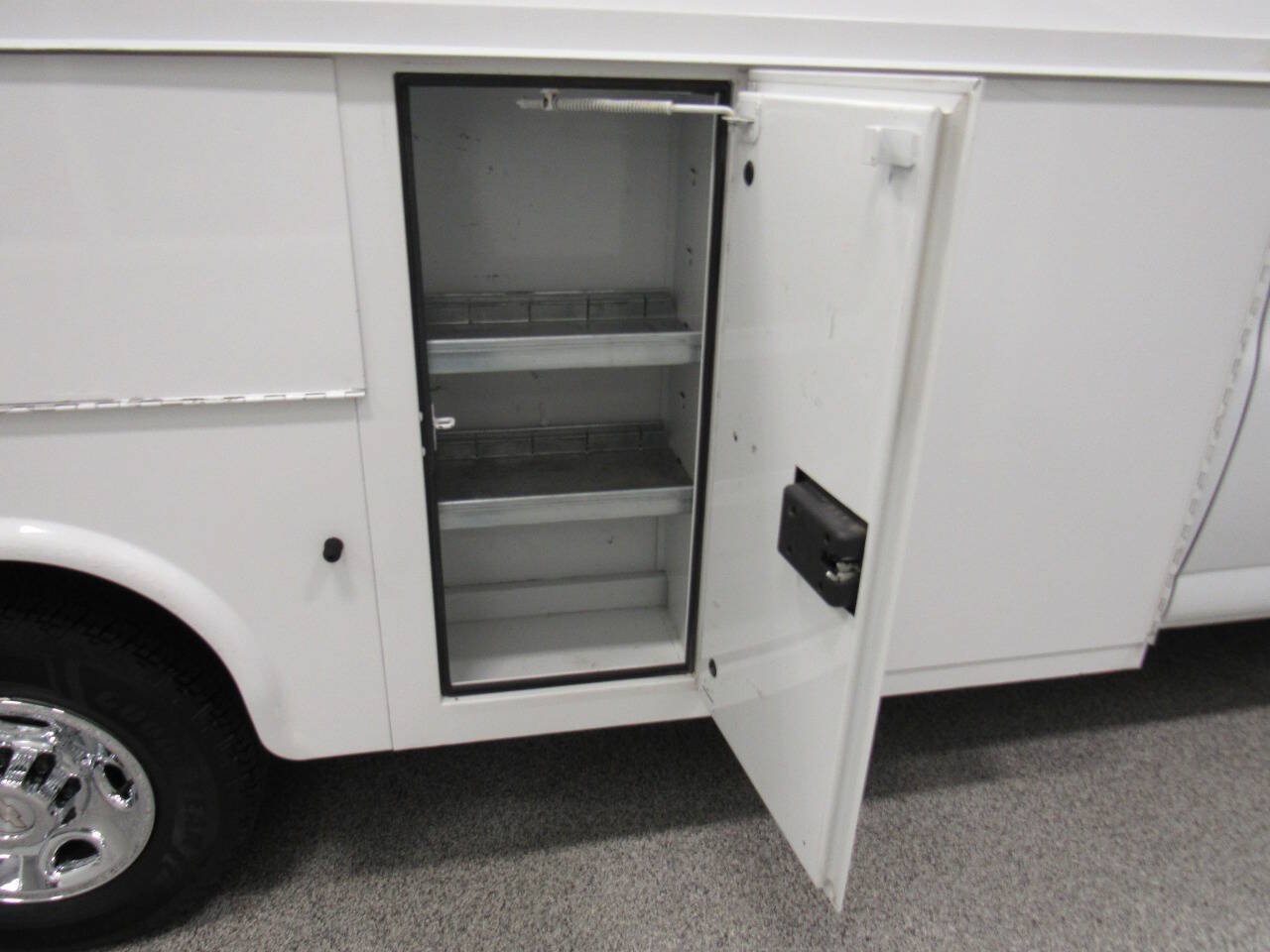 Used 2018 Chevrolet Express 3500 w/ Power Convenience Package RWD image 31