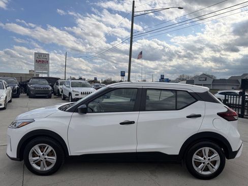 Used 2021 Nissan Kicks S image 3