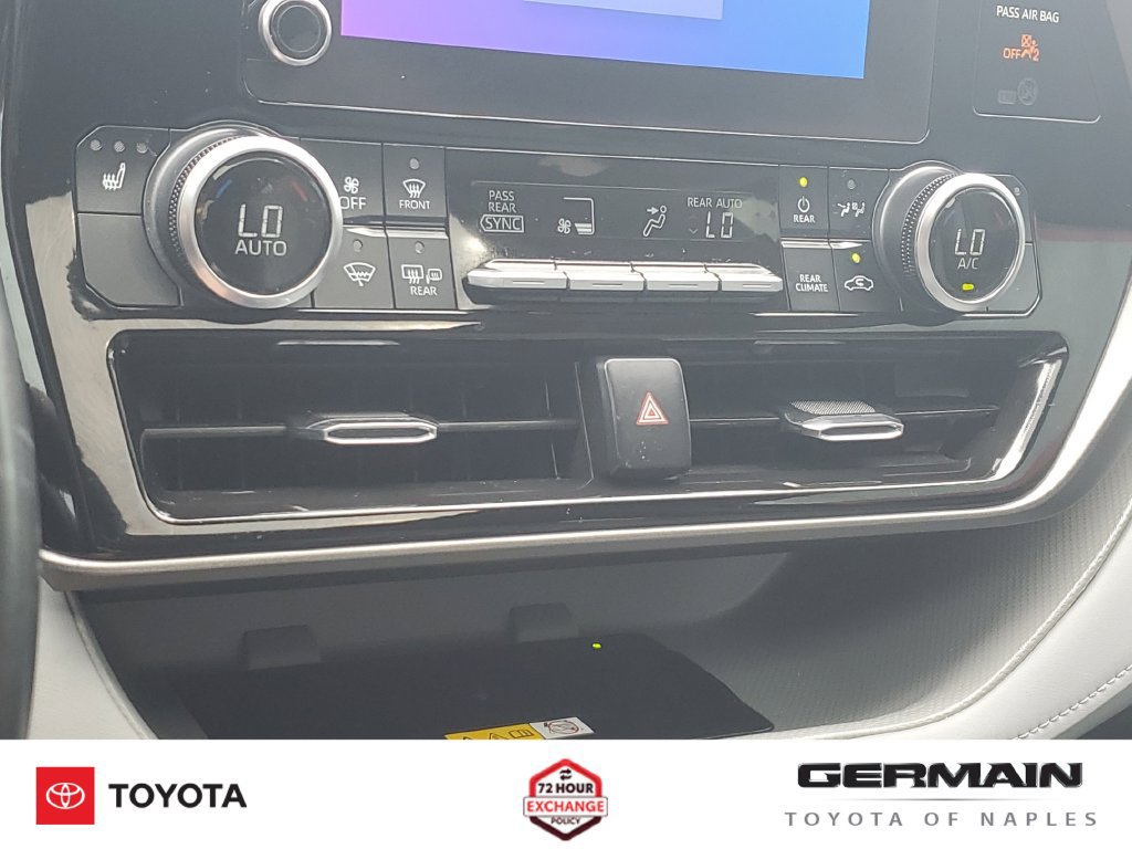 Used 2024 Toyota Highlander XLE FWD image 32