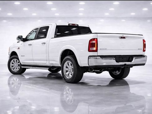 Used 2024 RAM 2500 Tradesman w/ Chrome Appearance Group AWD/4WD image 3