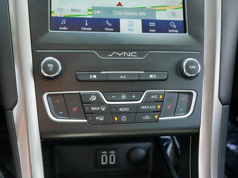 Used 2019 Ford Fusion SE AWD/4WD image 23