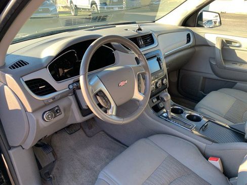 Used 2017 Chevrolet Traverse LT image 8