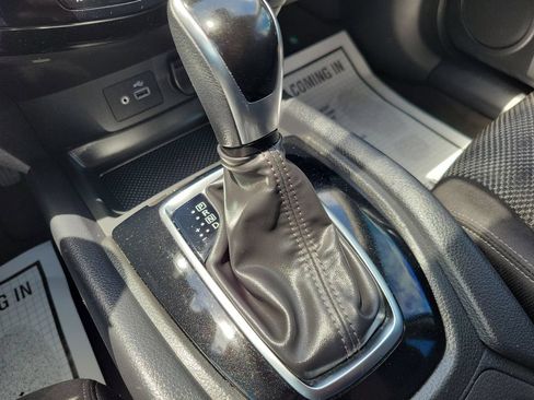 Used 2021 Nissan Rogue Sport SV FWD image 19