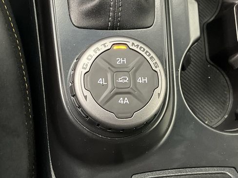 Used 2024 Ford Bronco Badlands image 14