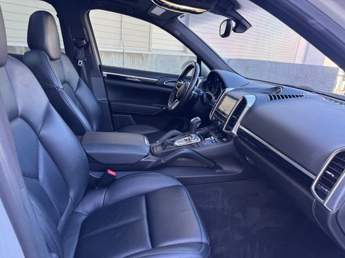 Used 2015 Porsche Cayenne S image 31