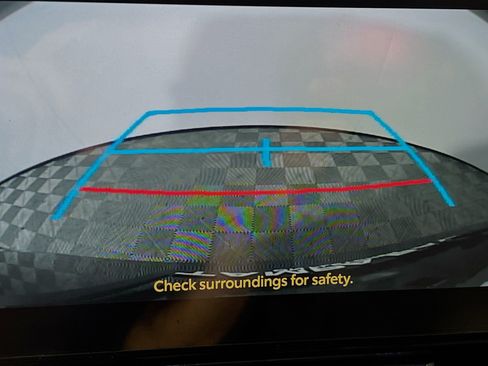 Used 2025 Toyota Sienna XLE FWD image 28