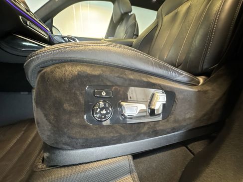 Used 2022 BMW X7 xDrive40i w/ M Sport Package image 11