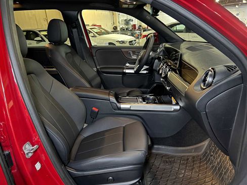New 2025 Mercedes-Benz GLB 250 4MATIC image 12