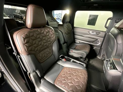Used 2025 Nissan Armada Platinum Reserve AWD/4WD image 36