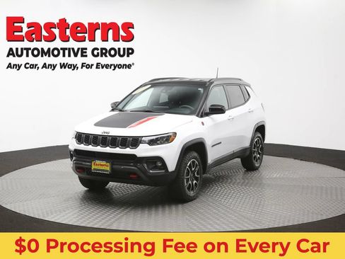 Used 2025 Jeep Compass Trailhawk AWD/4WD image 52