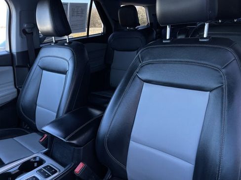 Used 2023 Ford Explorer XLT w/ Equipment Group 202A image 13