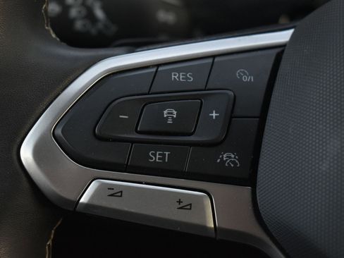 Used 2024 Volkswagen Atlas SE image 21