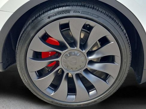 Used 2024 Tesla Model Y Performance AWD/4WD image 8