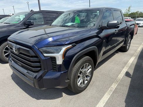 Used 2022 Toyota Tundra SR5 w/ Convenience Package image 2