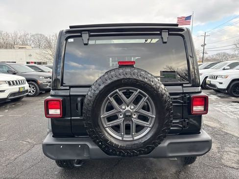 Used 2025 Jeep Wrangler Sport S image 18