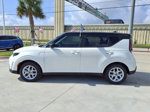 Certified 2025 Kia Soul S image 5