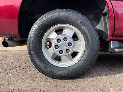 Used 2001 Chevrolet Tahoe LT w/ LT Preferred Equipment Group image 18