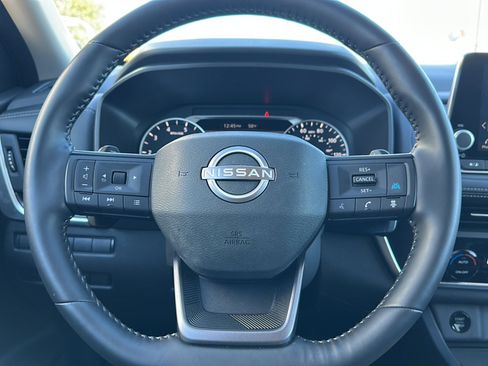 Certified 2025 Nissan Rogue SV image 27