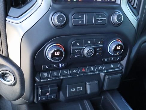 Used 2020 Chevrolet Silverado 2500 LTZ w/ Technology Package image 17